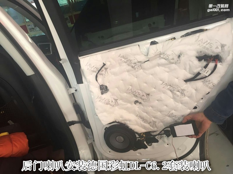 奧迪Q5汽車音響改裝德國彩虹喇叭加裝DSP處理器和低音-鄭州金聲改