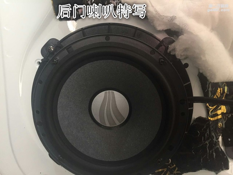 奧迪Q5汽車音響改裝德國彩虹喇叭加裝DSP處理器和低音-鄭州金聲改