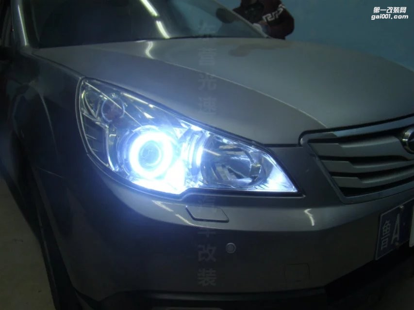 東營(yíng)光速改汽車(chē)大燈改裝升級(jí) 斯巴魯 海拉5