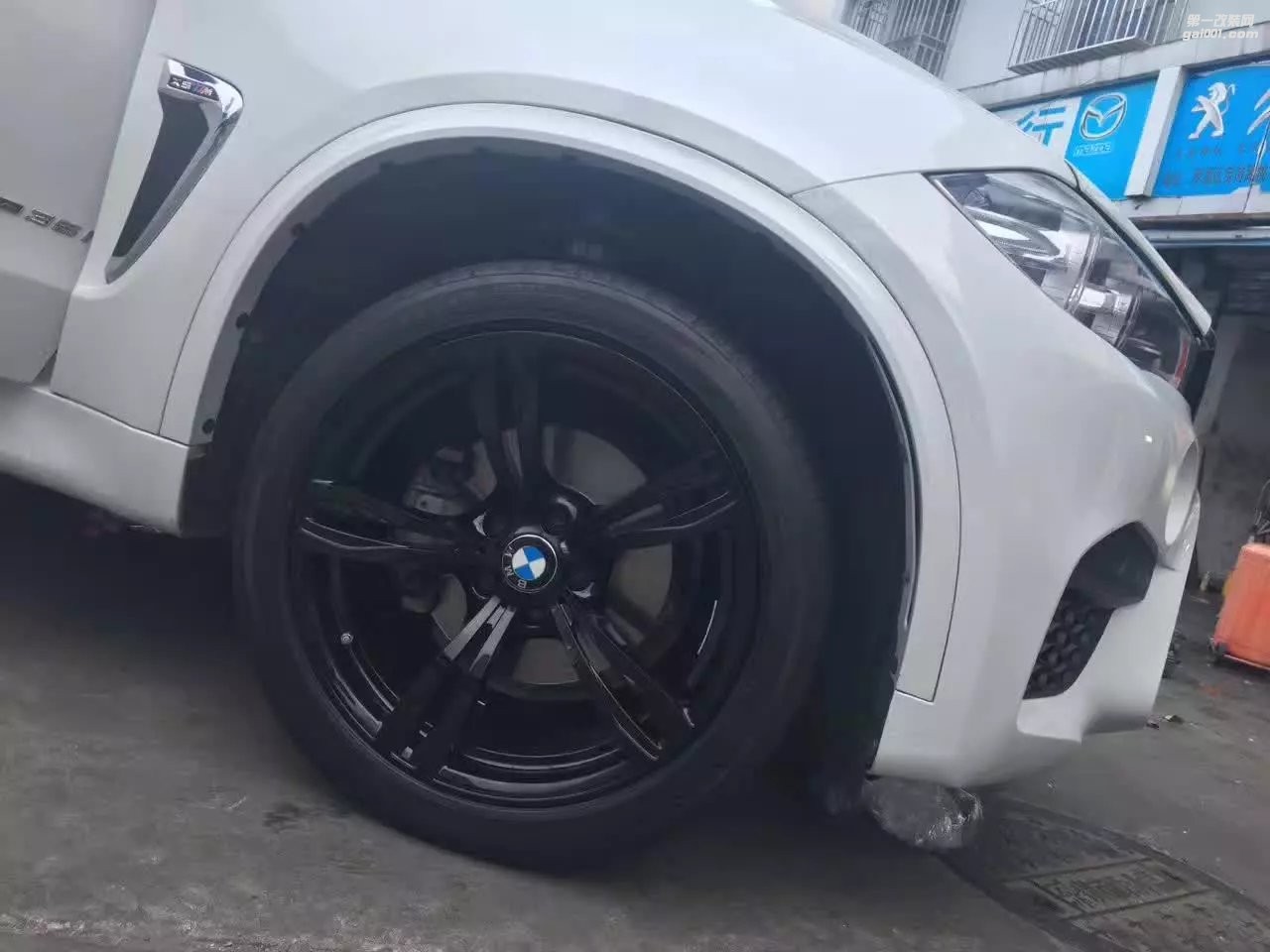 寶馬，換 原裝 20寸 鍛造 完工