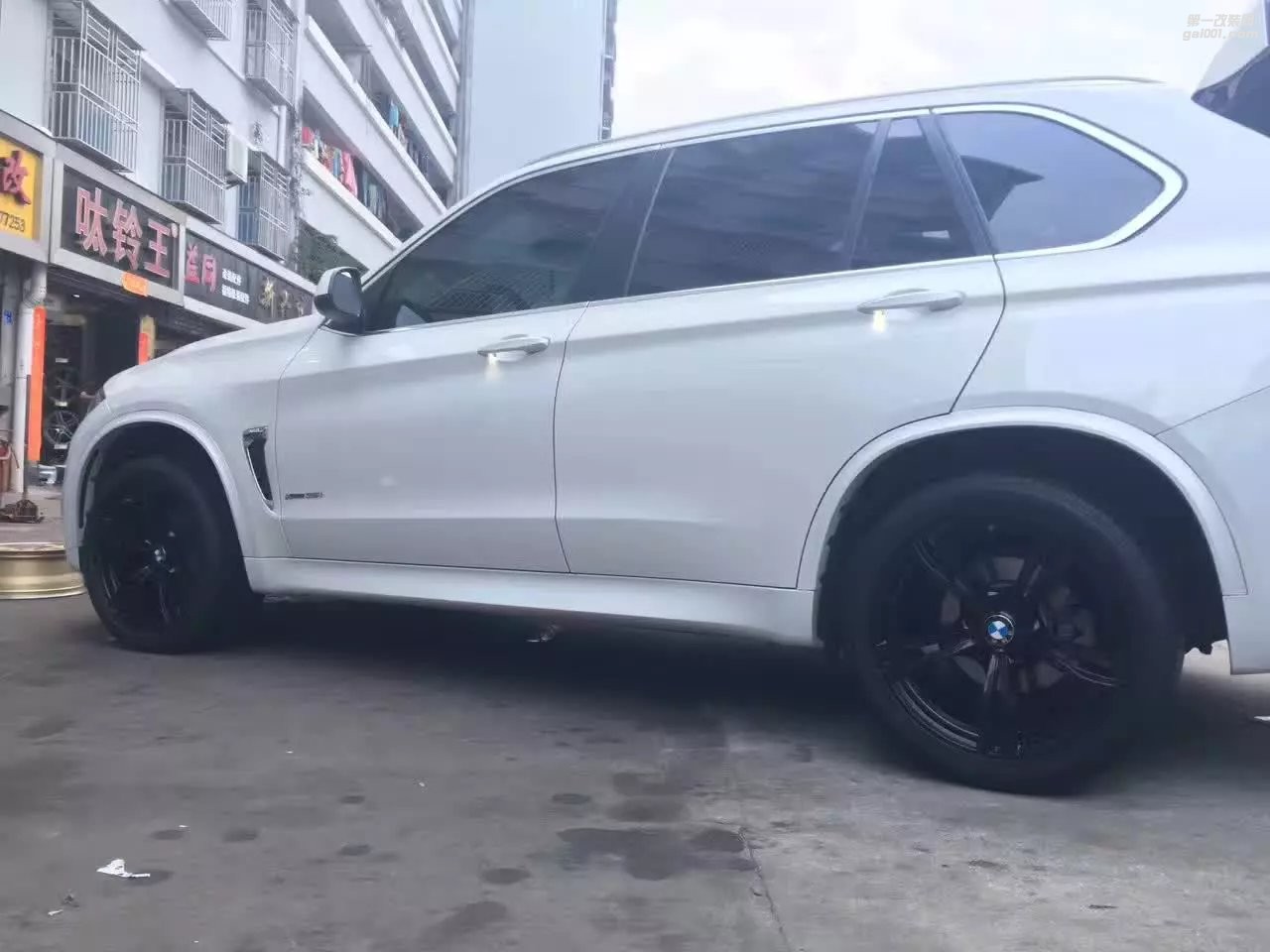 寶馬，換 原裝 20寸 鍛造 完工