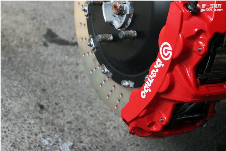 海亞：路虎攬勝運動 升級 意大利brembo GT6 405X34 打孔碟套裝 全原裝帶防偽卡