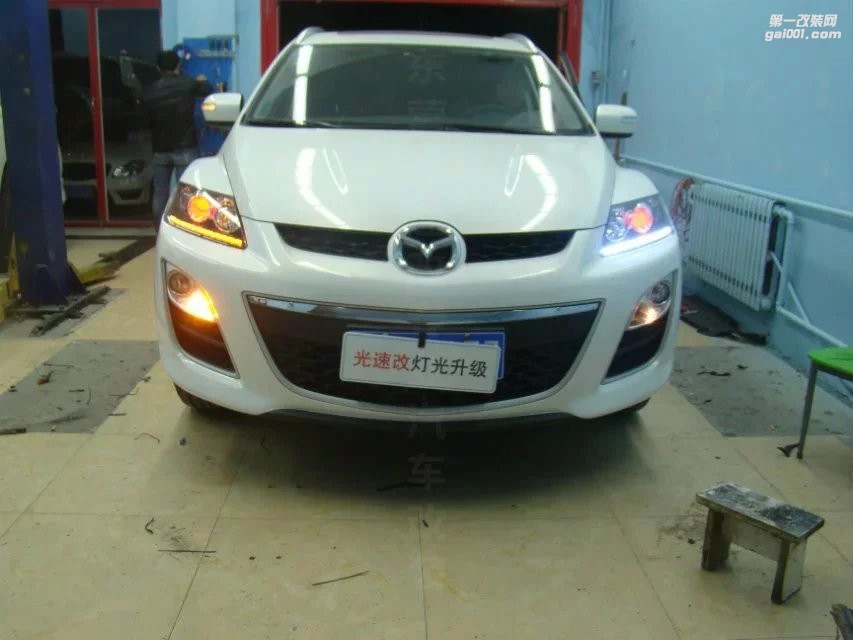 東營(yíng)光速汽車大燈改裝馬自達(dá)CX-7升級(jí)海拉5+惡魔眼