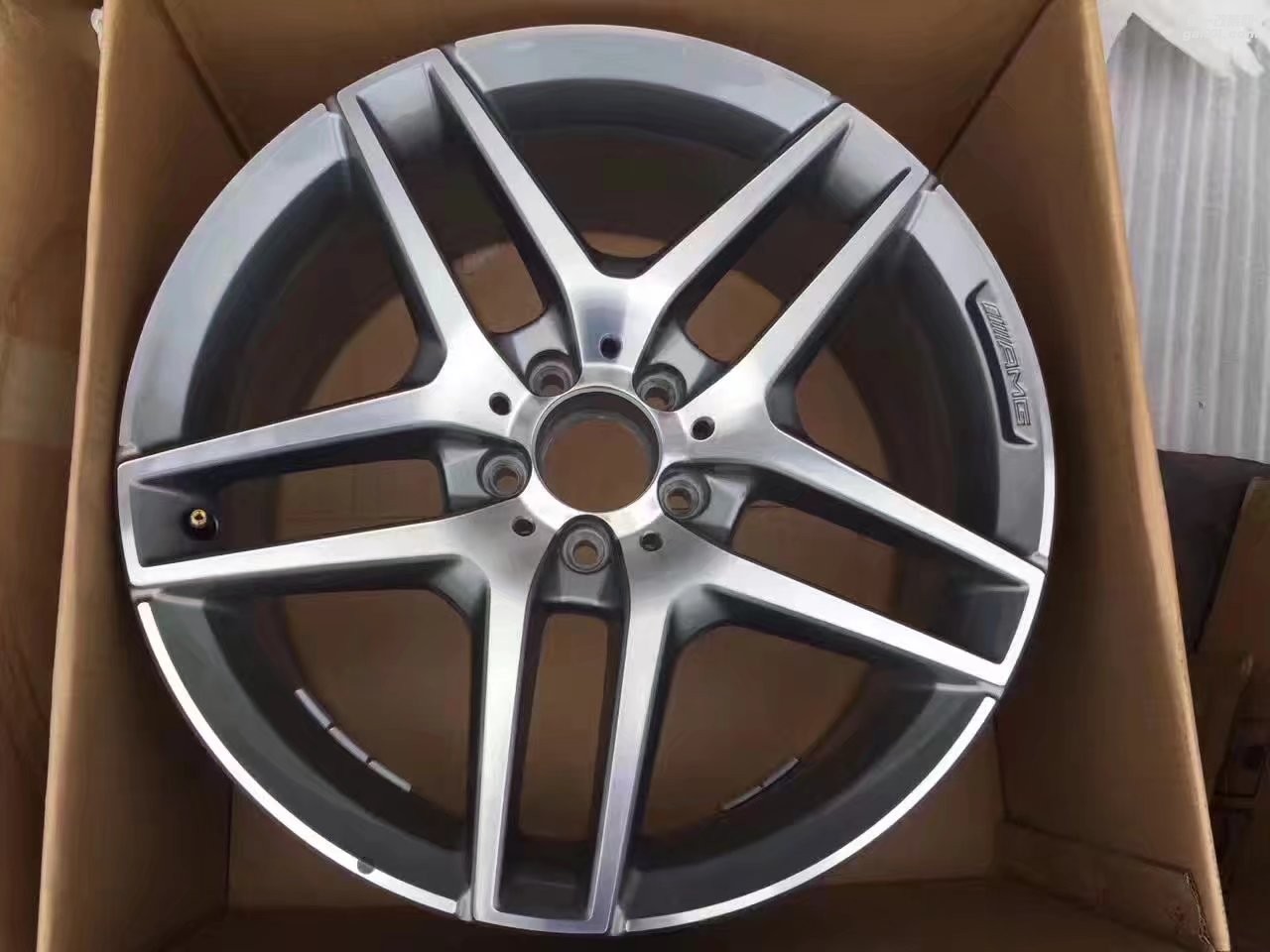 奔馳，換 原裝 AMG 19寸  完工！