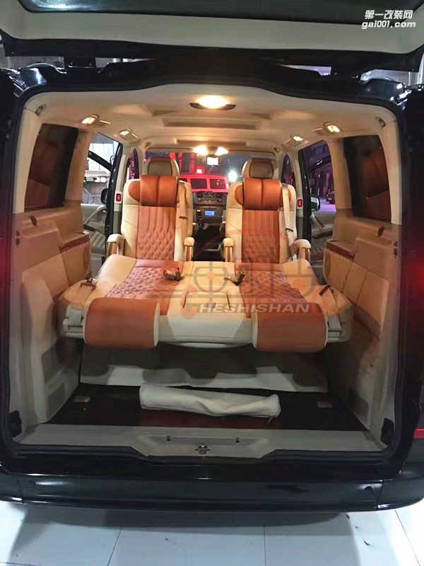奔馳威霆航空座椅內(nèi)飾改裝/鄭州車(chē)時(shí)尚汽車(chē)內(nèi)飾改裝