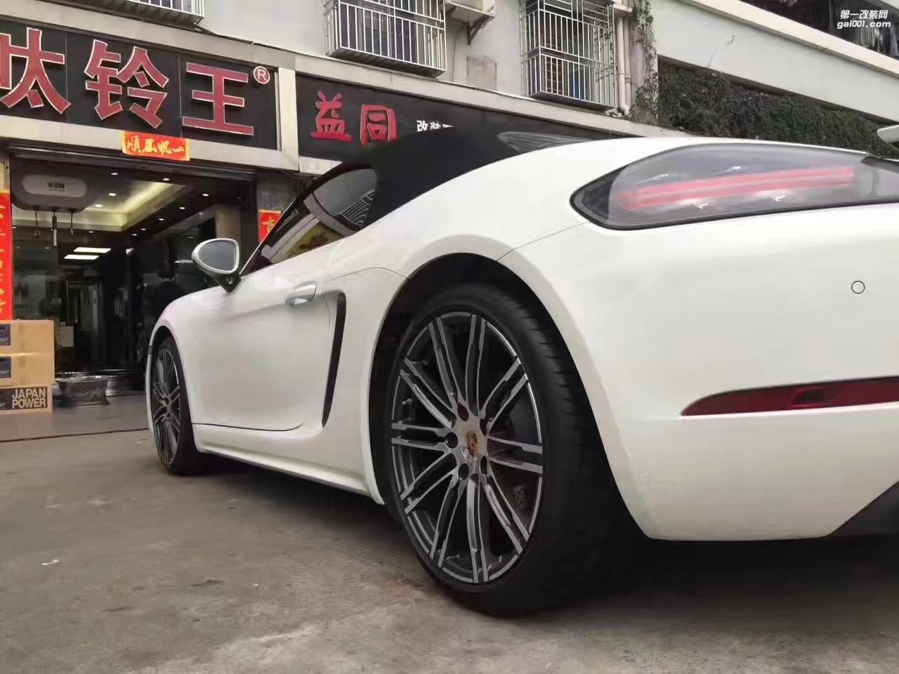 保時(shí)捷 ，換 原裝  全新 20寸  完工！