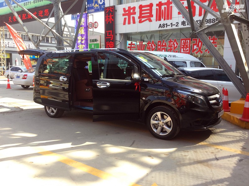 改裝內(nèi)飾就找鄭州車時(shí)尚內(nèi)飾改裝基地/奔馳新威霆內(nèi)飾改裝案例