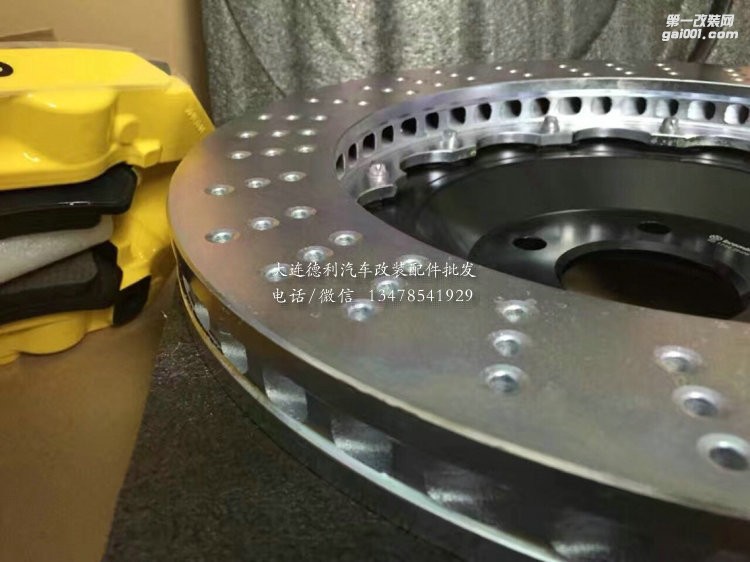 奧迪SQ5改裝意大利競(jìng)技版brembo GT 剎車性能超強(qiáng)