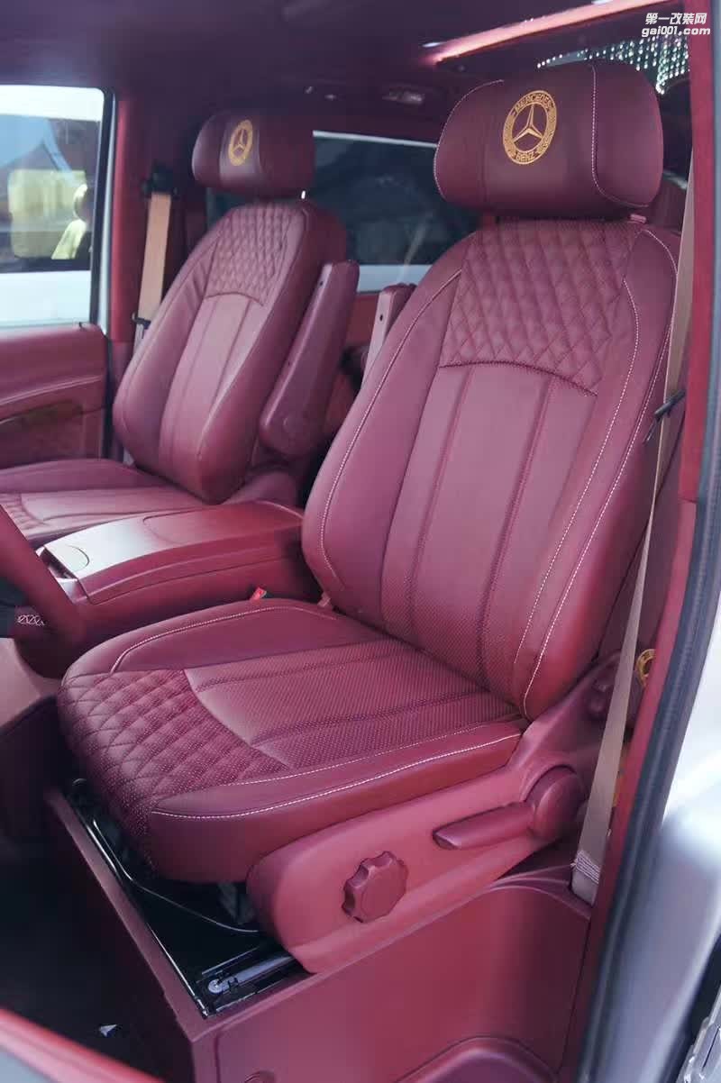 奔馳商務(wù)車紅色內(nèi)飾改裝