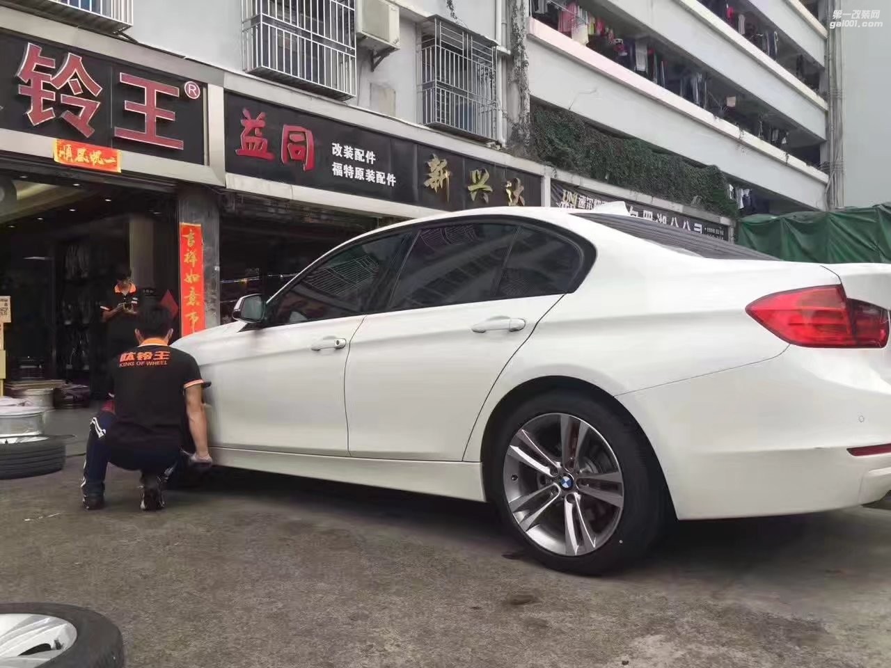 寶馬，換 原裝 18寸 完工！
