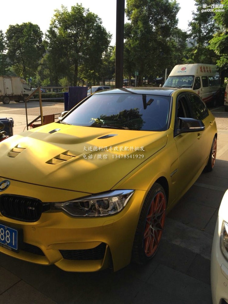 寶馬3系改裝M3大包圍，開孔鐵機蓋，鍛造輪轂， 排氣中尾段，全車貼膜，氣動減震，碳纖維方向盤