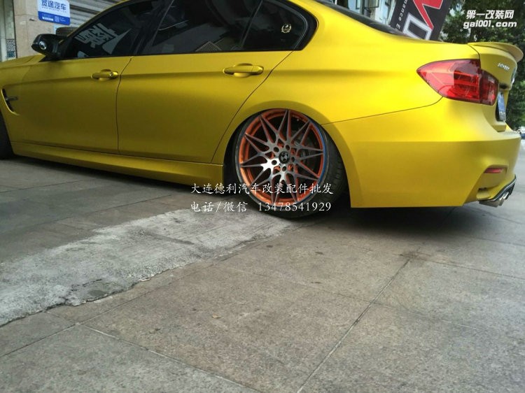 寶馬3系改裝M3大包圍，開孔鐵機蓋，鍛造輪轂， 排氣中尾段，全車貼膜，氣動減震，碳纖維方向盤