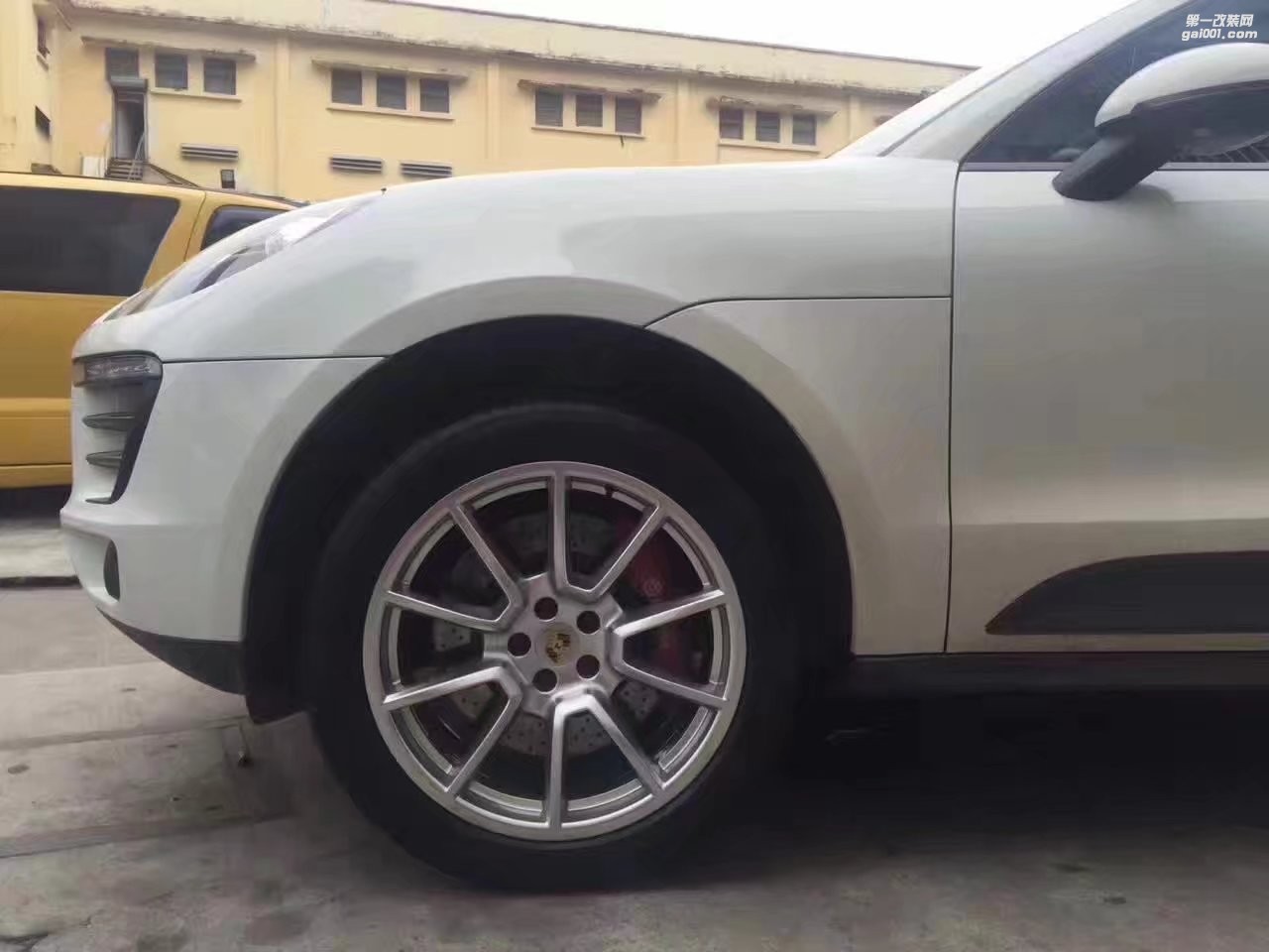 保時(shí)捷 Macan  換 原裝 20寸 完工！
