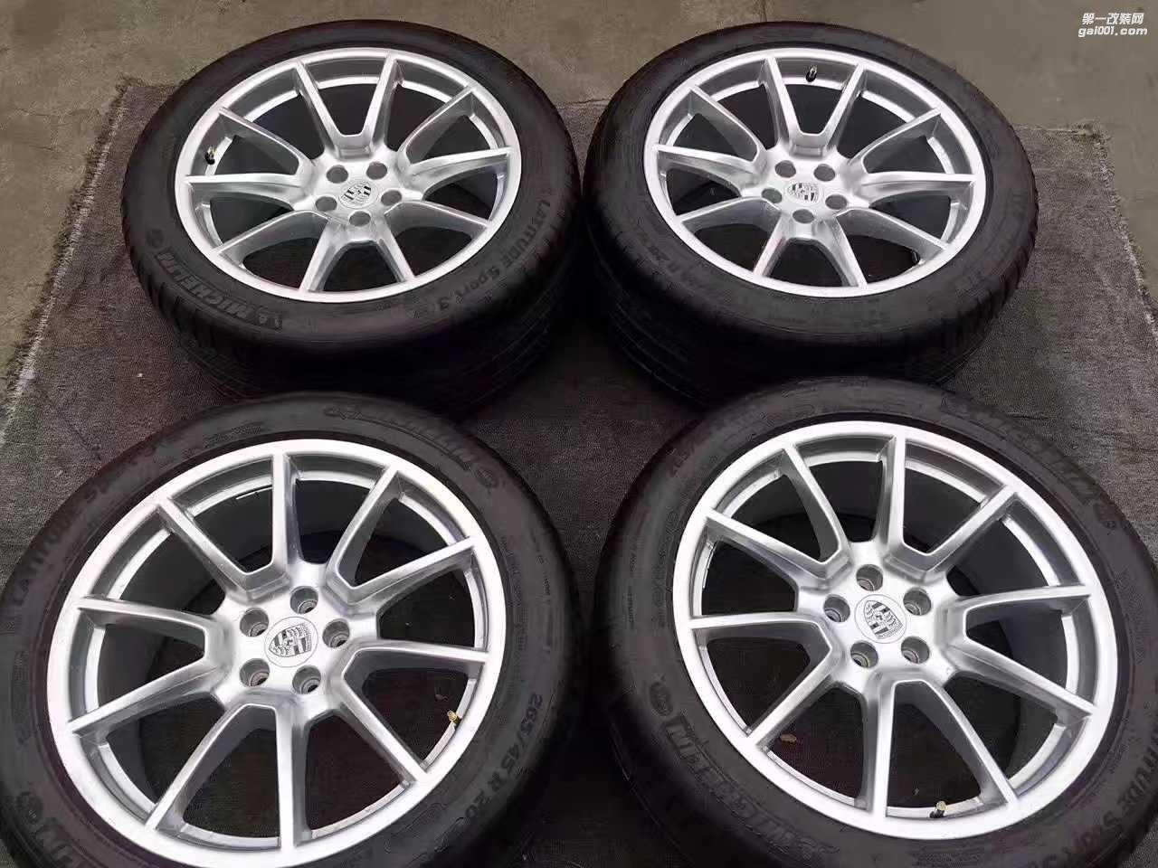 保時(shí)捷 Macan  換 原裝 20寸 完工！