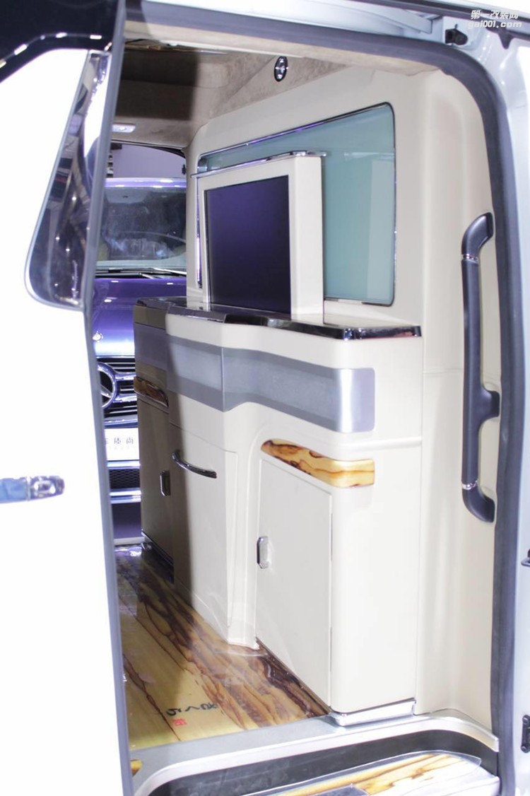 商務(wù)車內(nèi)飾改裝升級