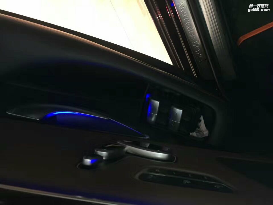 5/5上海杰缘奔驰改装S400大改 换后门玻璃升降开关 案例展示