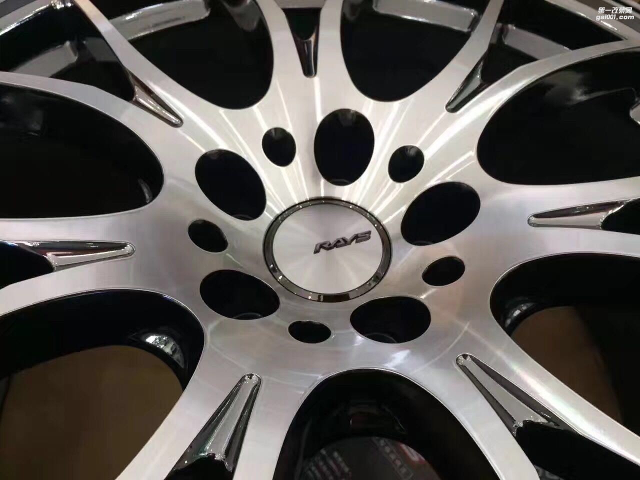 RAYS 2*7 DR，最貴最靚的電鍍拉絲顏色