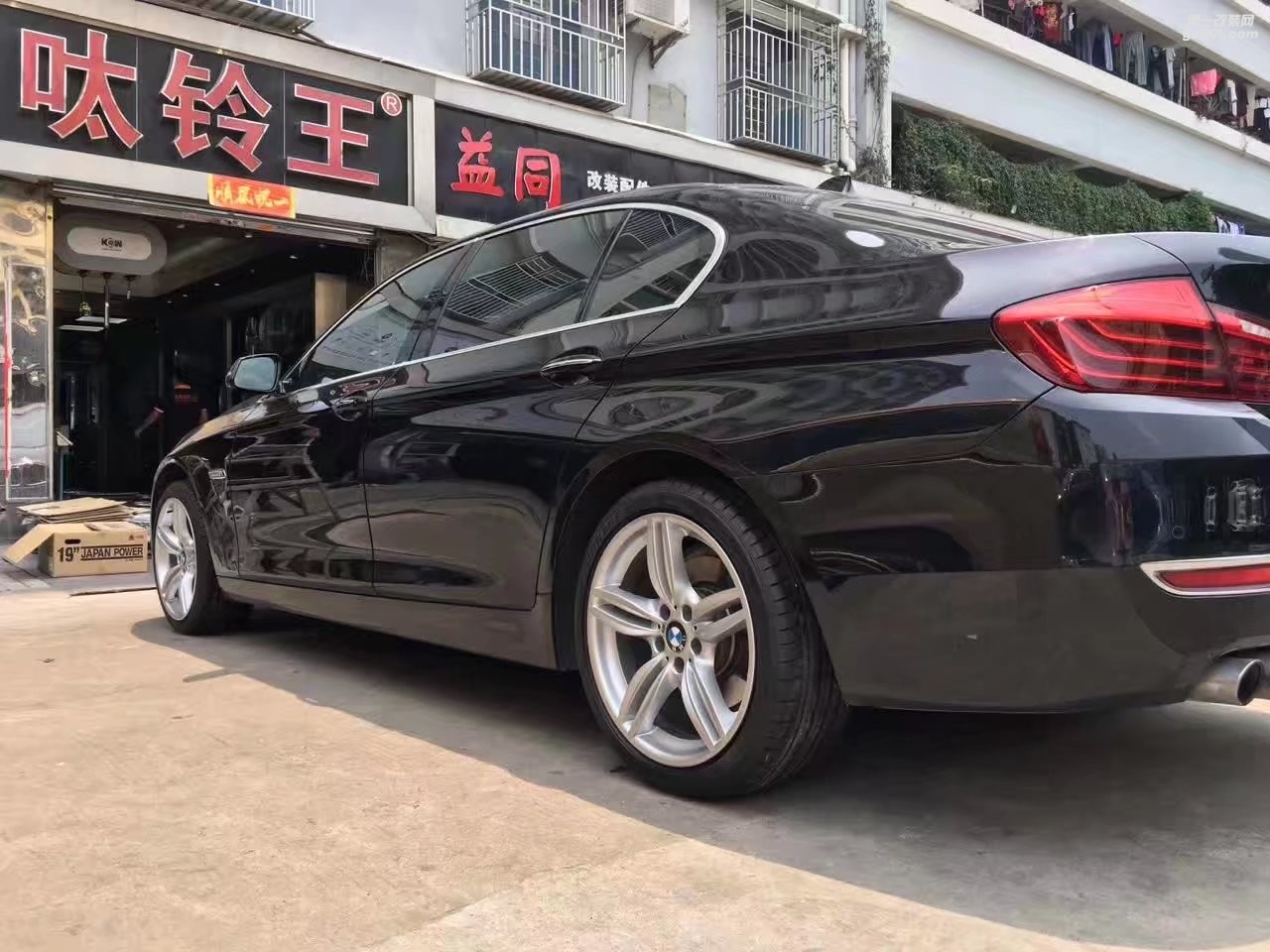 寶馬 ，換 原 裝  19寸 完工