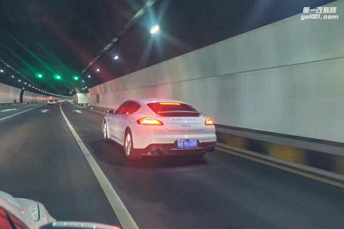 保時(shí)捷Panamera 改裝repose閥門排氣四出排氣