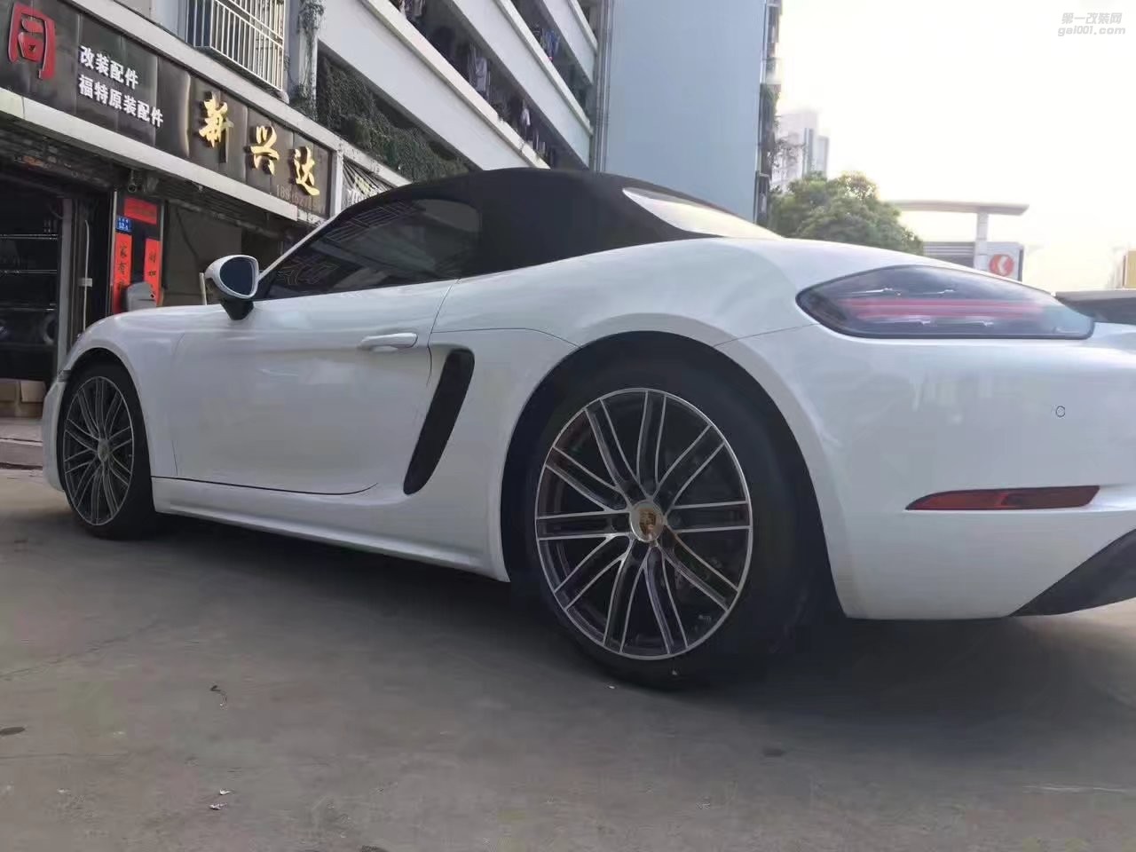 保時捷 ,裝 全 新 原裝 20寸 完工!