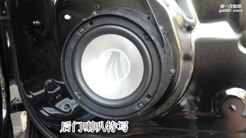 音樂(lè)真實(shí)感 奧迪Q7音響改裝德國(guó)彩虹喇叭加裝功放和低音-鄭州金聲音響改裝