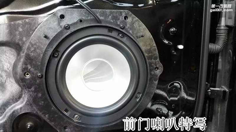 音樂(lè)真實(shí)感 奧迪Q7音響改裝德國(guó)彩虹喇叭加裝功放和低音-鄭州金聲音響改裝