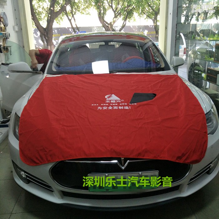 深圳樂士汽車影音專業(yè)貼膜---特斯拉車主智選北極光隔熱膜