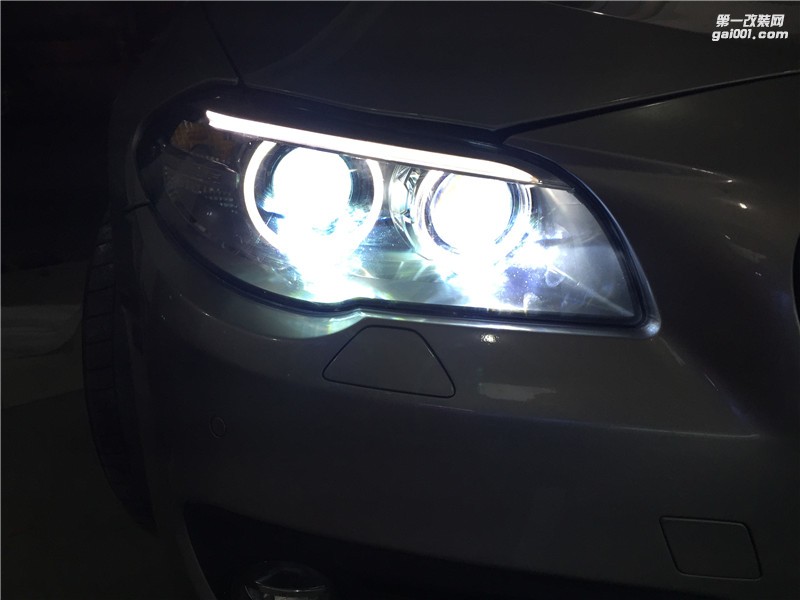 宝马5系车灯升级改装4透镜 海拉5 欧司朗氙气灯 安定器