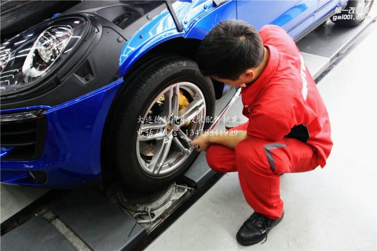 保時(shí)捷MACAN 2.0T改裝BREMBO高性能鮑魚(yú)剎車(chē)