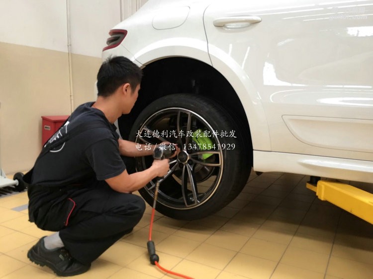 保時(shí)捷Macan改裝泰卡特包圍套件