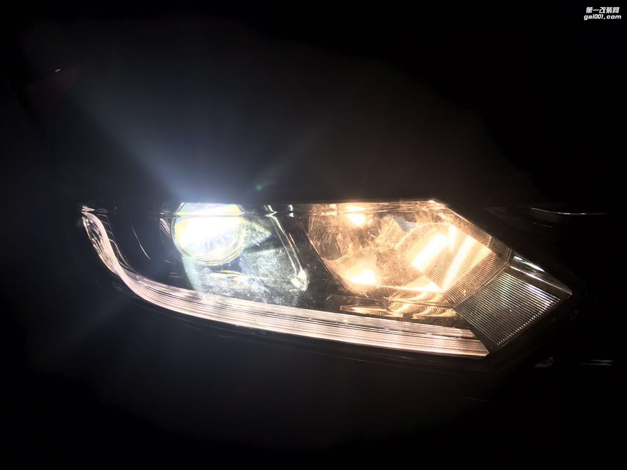 广州 本田XR-V 改灯，车灯改装升级：卡莱姆浦欧标Q5双光透镜＋汉雷氙气大灯＋澳兹姆安定器