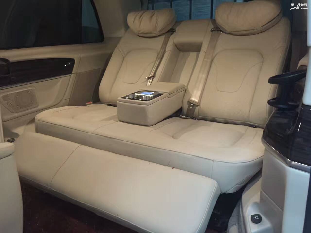 奔馳V260實(shí)用改裝