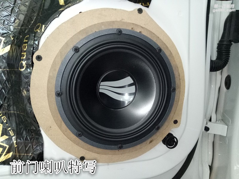 奧迪Q5音響改裝德國(guó)彩虹加裝無(wú)源前級(jí)納米金優(yōu)美聲處理器-鄭州金聲音響改裝
