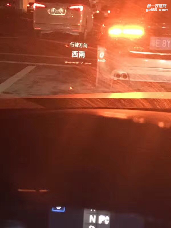 奔馳C200L，HUD抬頭顯示器平視顯示系統(tǒng)·解決低頭煩惱~~