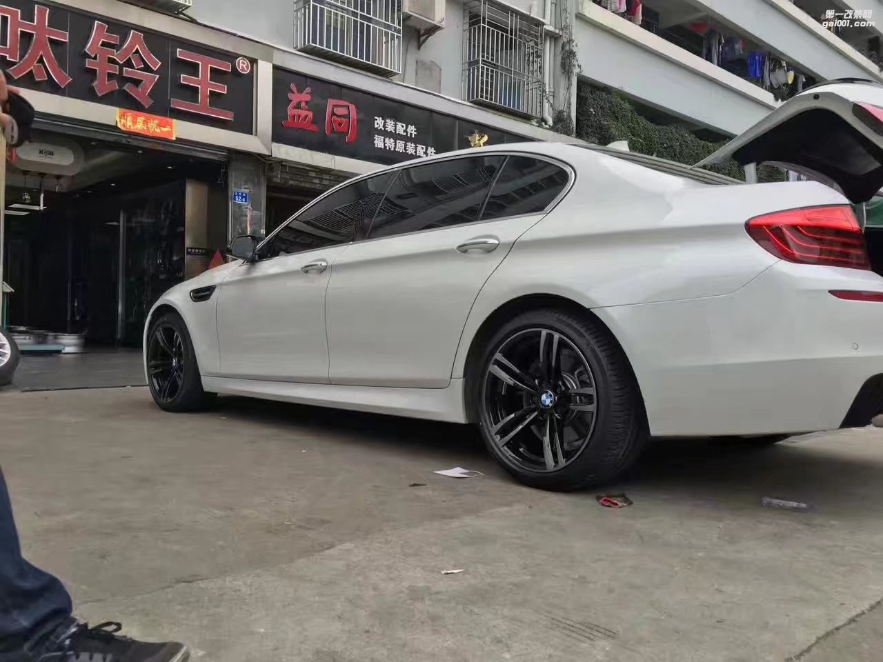寶馬，換 M4 原裝 全新 19寸 完工！