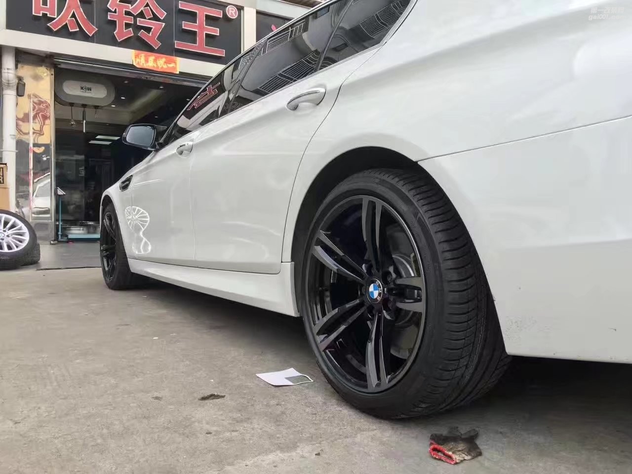 寶馬，換 M4 原裝 全新 19寸 完工！