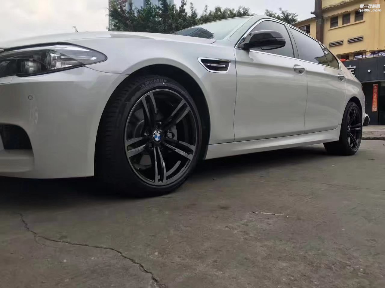 寶馬，換 M4 原裝 全新 19寸 完工！