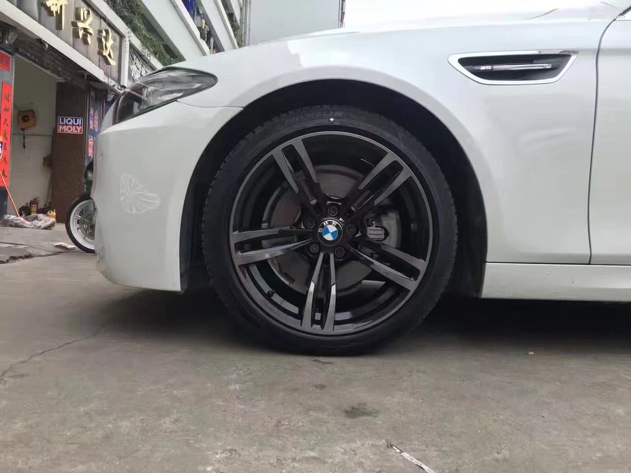 寶馬，換 M4 原裝 全新 19寸 完工！