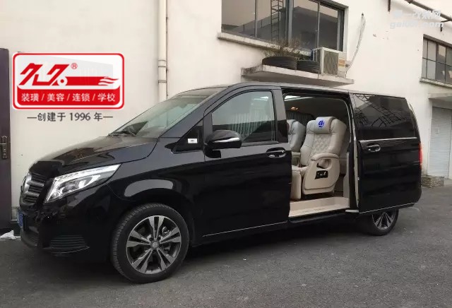 奔馳V260領航版，簡約小改，檔次提升，舒適駕乘！