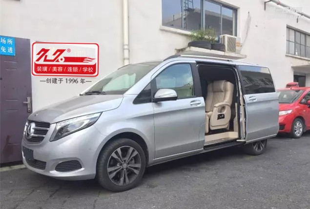 奔馳V260領航版，簡約小改，檔次提升，舒適駕乘！