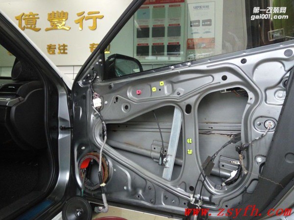 中山億豐行汽車音響改裝.清除毒物消雜念.思鉑睿四門隔音