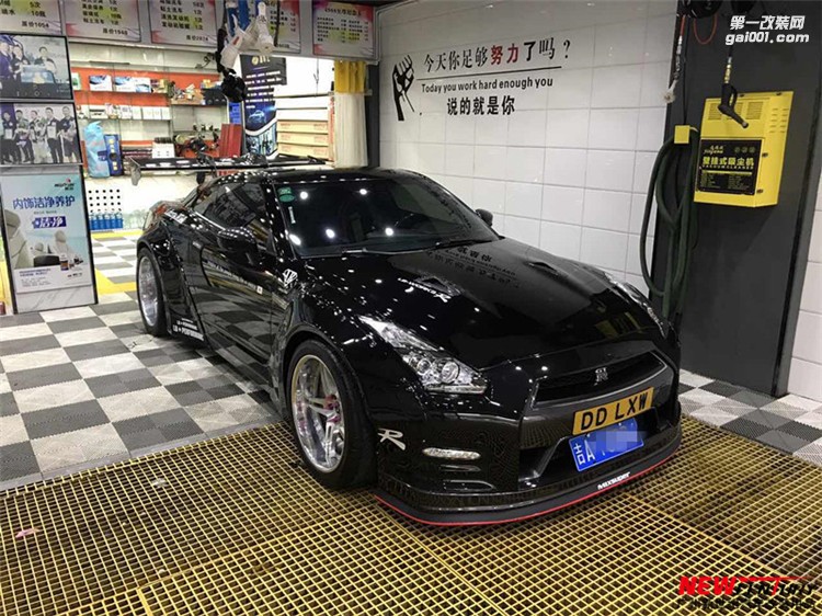 日產(chǎn)GTR改裝LB寬體尾翼 葉子板碳纖維后唇大包圍套件