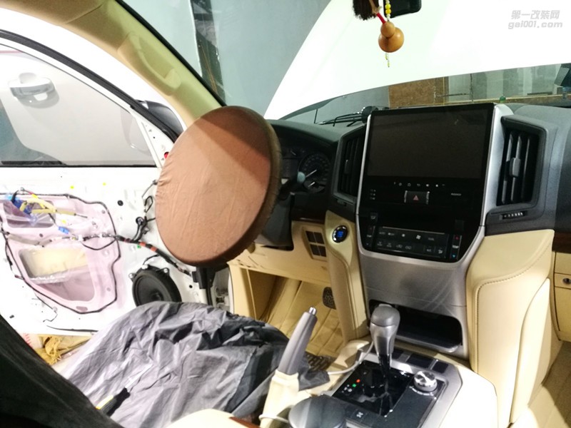 臨沂醇聲典汽車音響改裝，陸地巡洋艦改裝升級雷貝琴汽車音響