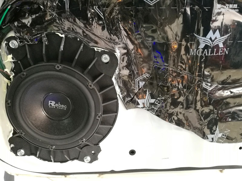 臨沂醇聲典汽車音響改裝，陸地巡洋艦改裝升級雷貝琴汽車音響