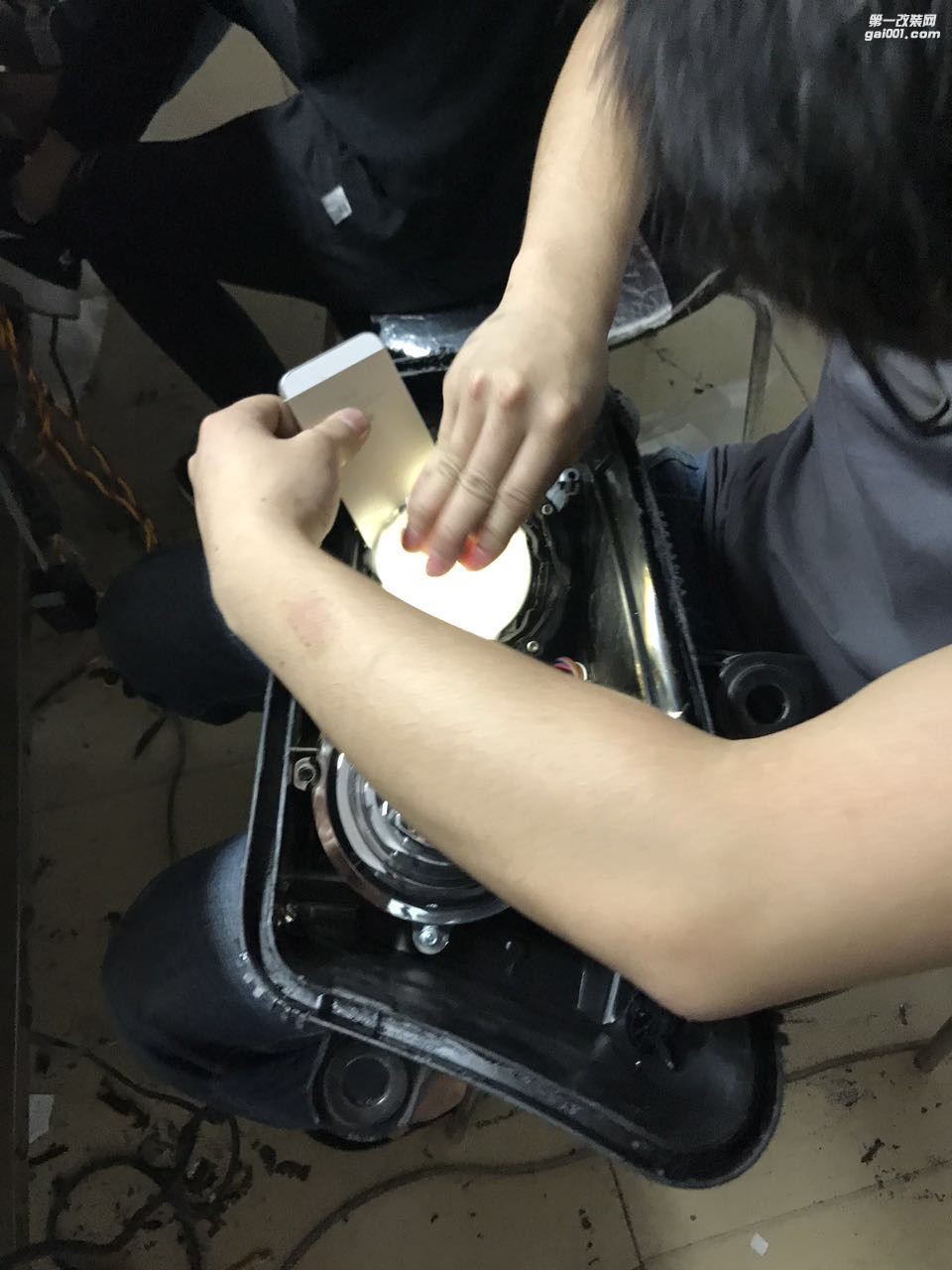 廣州改燈  廣州卡萊姆浦專業(yè)改燈店奧迪A6  09款  改燈 車燈改裝升級：進口海拉5雙光透鏡  歐司朗氙氣燈  原裝安定器