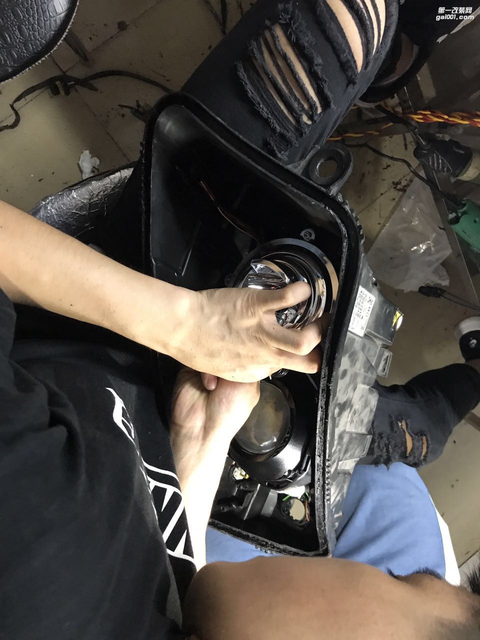 廣州改燈  廣州卡萊姆浦專業(yè)改燈店奧迪A6  09款  改燈 車燈改裝升級：進口海拉5雙光透鏡  歐司朗氙氣燈  原裝安定器