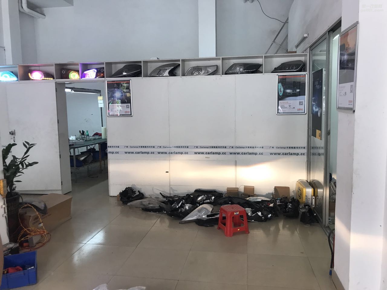廣州改燈  廣州卡萊姆浦專業(yè)改燈店榮威550   改燈 車燈改裝升級：鍍膜5＋5雙光透鏡  漢雷5500K氙氣燈  澳茲姆安定器 雙天使 轉(zhuǎn)向日行燈