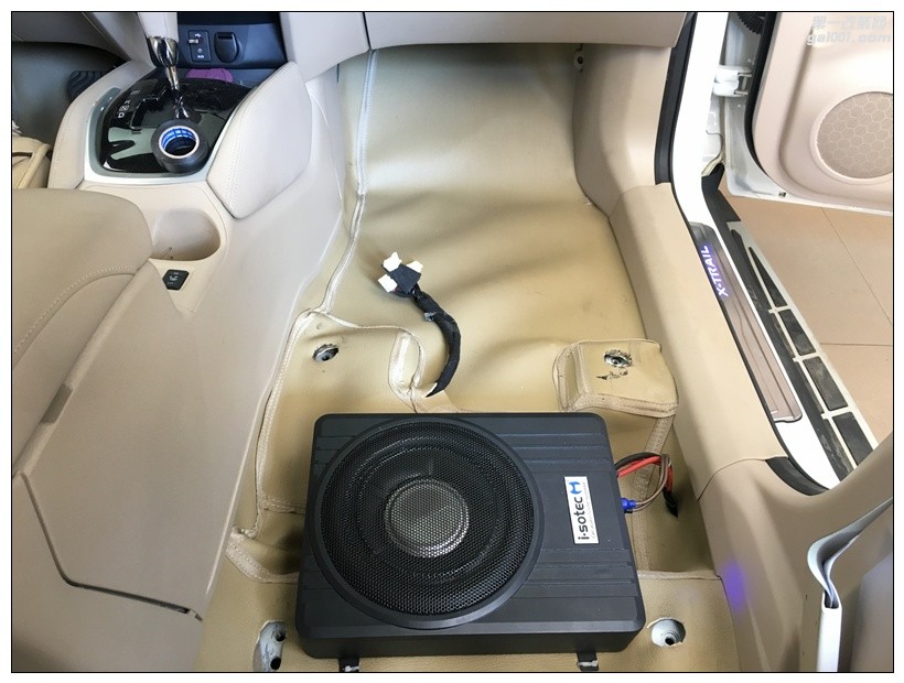 昆明日产奇骏音响改装,升级德国艾索特X10超薄低音不占用任何空间！