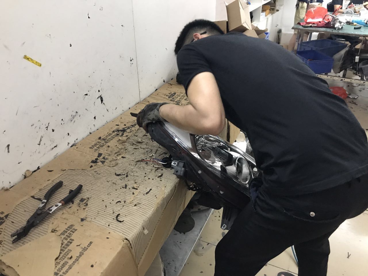 廣州改燈  廣州卡萊姆浦專業(yè)改燈店邁銳寶   改燈 車燈改裝升級：鍍膜5＋5雙光透鏡  氙氣燈套餐  冰藍惡魔眼