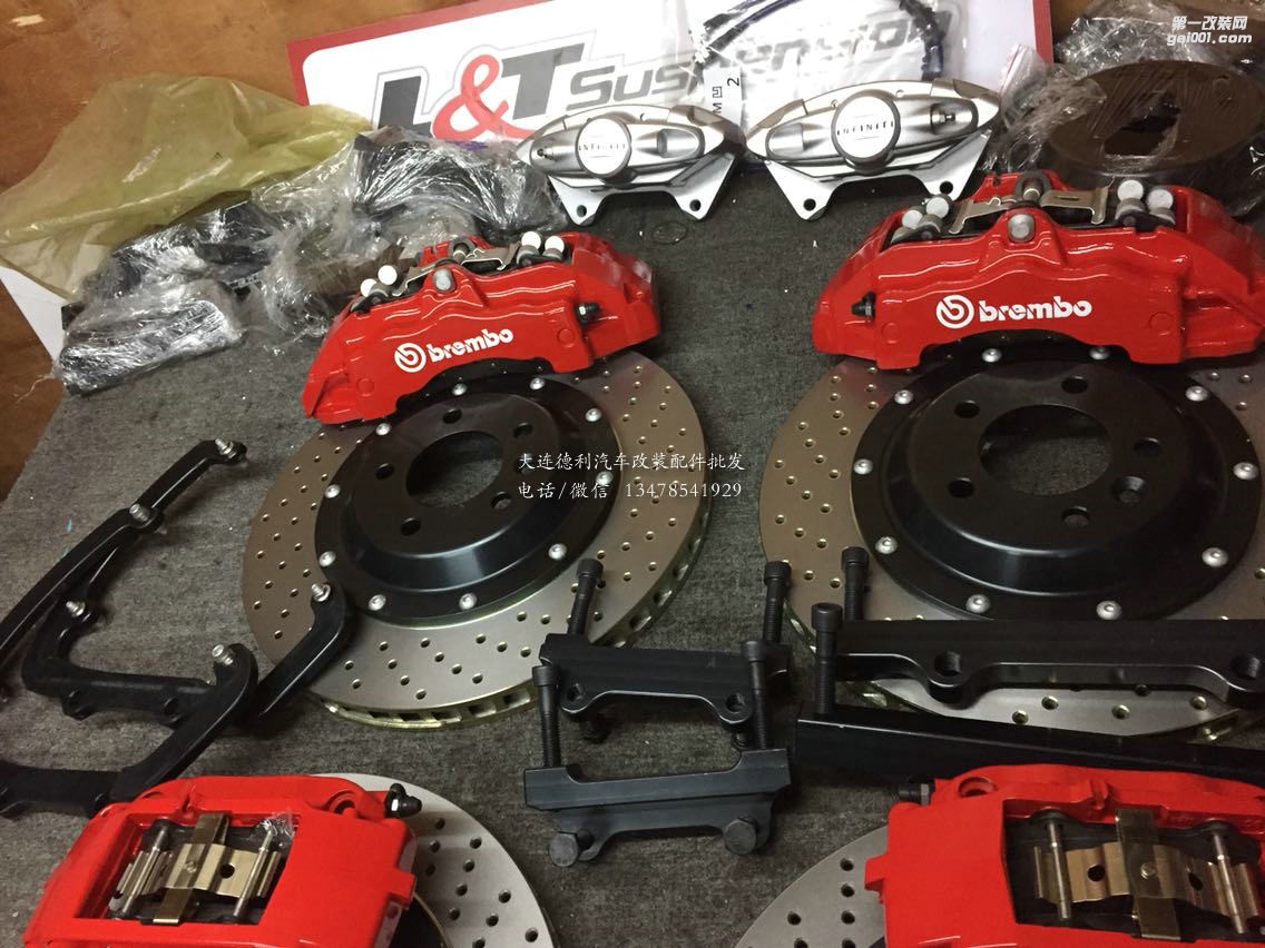 路虎攬勝 上Brembo前六后四 ，后對向雙卡鉗